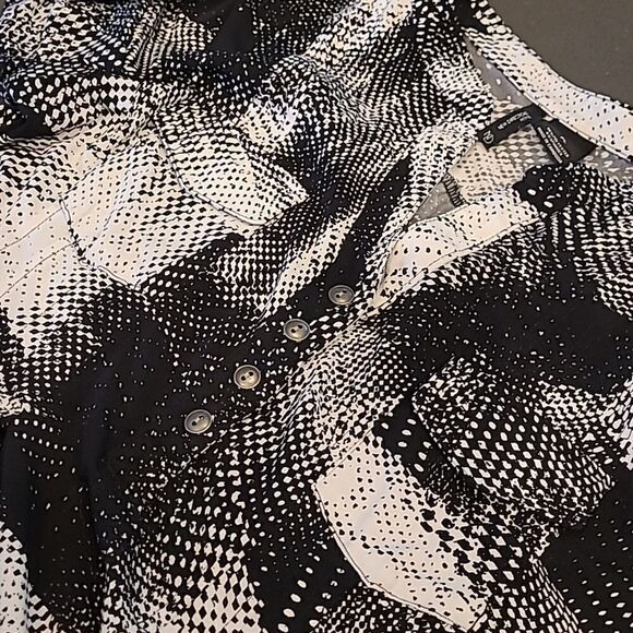 New Directions  PL poly spandex blend abstract black /white print - Picture 9 of 9